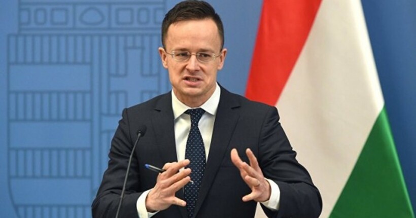 Сіярто звинуватив Зеленського у використанні Дня незалежності для погроз Угорщині