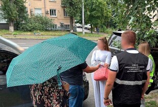 За $19 000 допомагала знімати військовозобов’язаних з розшуку: у Києві викрили директорку підприємства