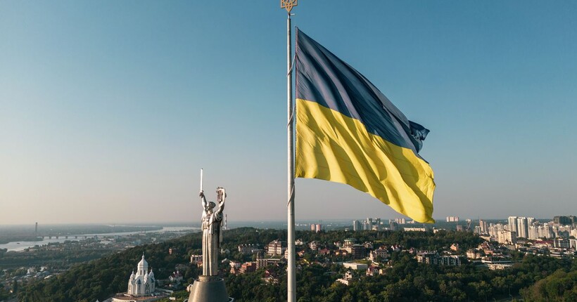 У Києві тимчасово приспустили головний прапор України - в чому справа
