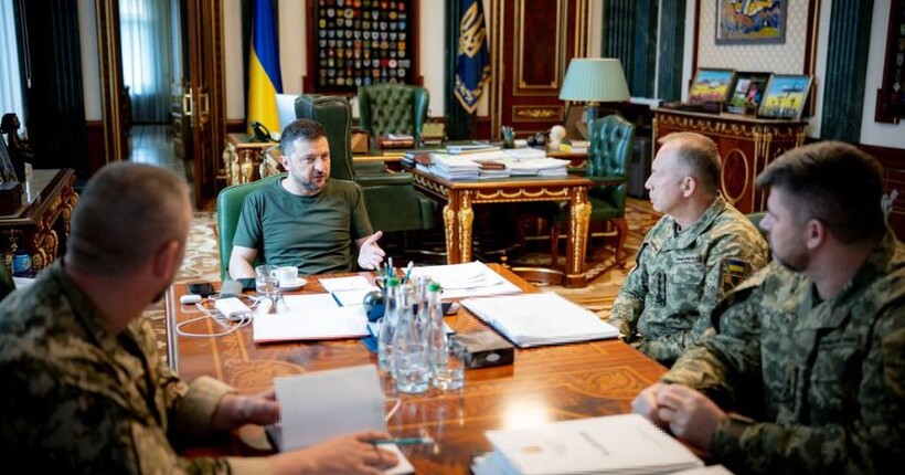 Зеленський провів нараду з військовим командуванням: деталі зустрічі