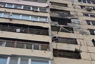 Армія рф вдарила по багатоповерхівці у Херсоні: є поранені (відео)