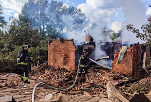 Обстріл Рубіжного: У ДСНС показали кадри та розповіли про наслідки удару (фото)