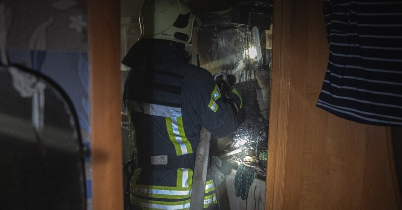 У Сумах сталася пожежа у багатоповерхівці: надзвичайники врятували кота (фото, відео)