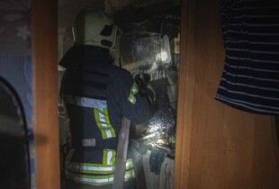 У Сумах сталася пожежа у багатоповерхівці: надзвичайники врятували кота (фото, відео)