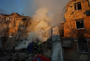 З-під завалів будинку на Дарниці у Києві дістали фрагменти тіл - МВС