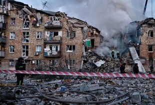 Зеленський про удар по Києву: Серед загиблих дитина, росія знову обрала ракети замість миру