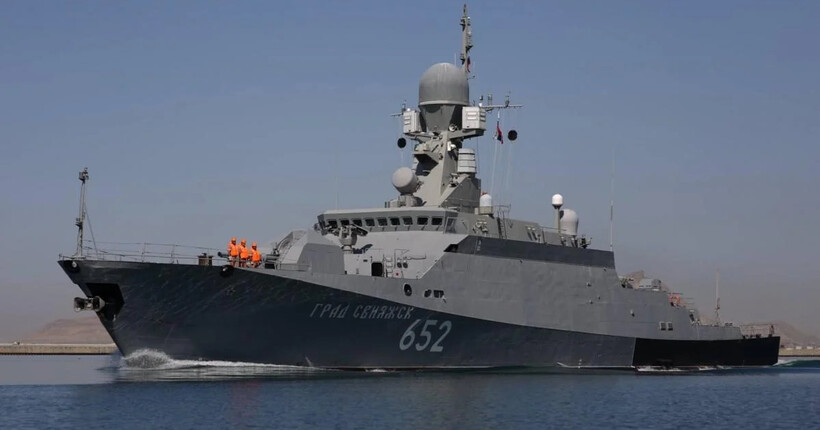 Українські воїни ГУР уразили російський ракетний корабель “Буян-М” в Азовському морі (відео)
