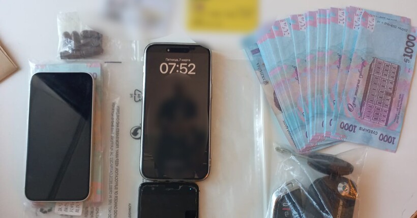 У Києві затримали шахрая, який збирав донати та видавав себе за командира 