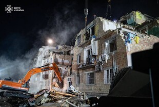У Києві продовжується рятувальна операція після масованого обстрілу (фото)