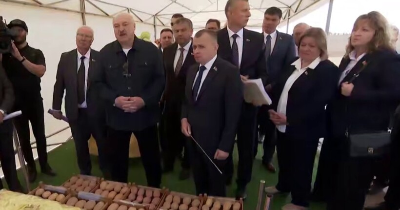 Лукашенко їде в Китай з подарунками: даруватиме Путіну і Сі 