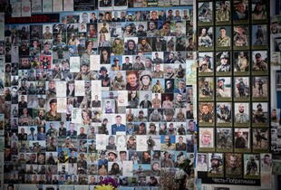 Зеленський вшанував пам'ять полеглих захисників і захисниць: Україна виборює право жити з 2014 року
