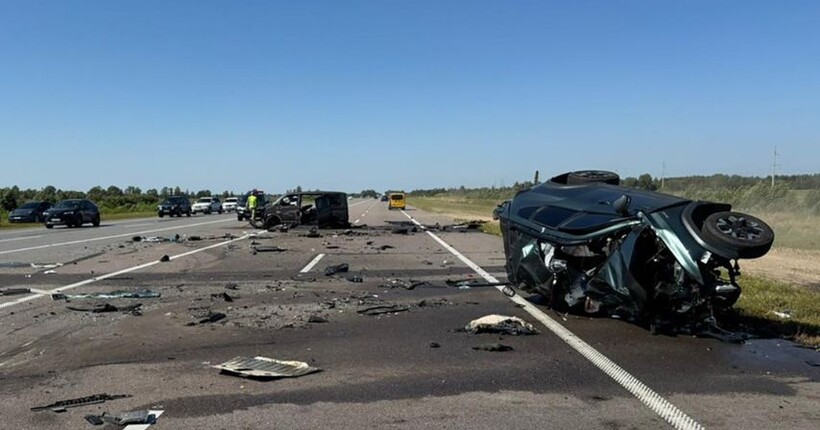 На Житомирщині сталася ДТП за участі чотирьох автомобілів: є постраждалі (фото)