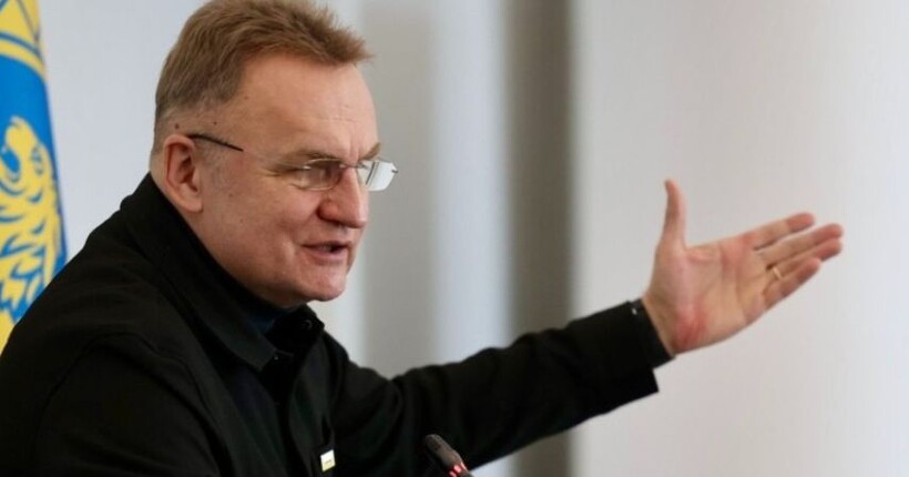 Садовий попросив представників медіа не звертатися за додатковими коментарями щодо вбивства Парубія