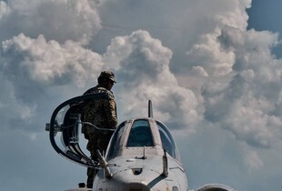 День авіації України 2025 – найкращі привітання у прозі, віршах та картинках