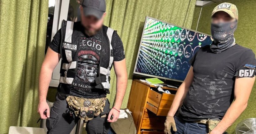 Погрожував зброєю і поширити компромат: у Києві затримали зловмисника, який вимагав $30 000