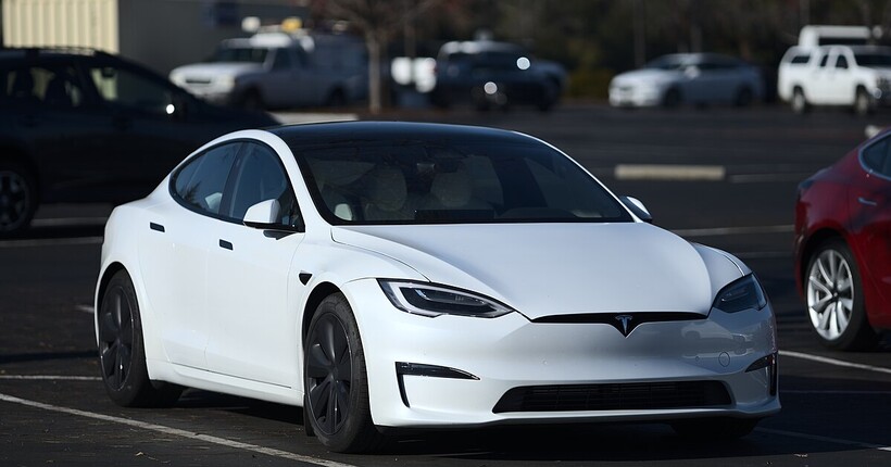 Продажі Tesla в Європі падають через конкуренцію та політику Маска