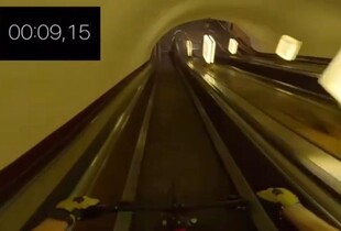 Студент катався на велосипеді по ескалатору станції 
