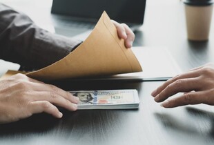 Високопоставленого офіцера СБУ викрили на незаконному збагаченні та фальшивих деклараціях