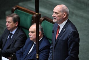 У Польщі ексміністру оборони висунули обвинувачення у розголошенні секретної інформації