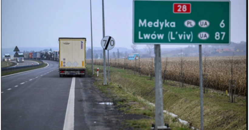 Польські протестувальники заблокували рух вантажівок на кордоні з Україною