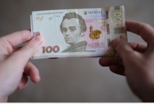 Росіяни розкидали у Чернігові фейкові 