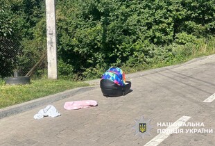 Батько залишив немовля на даху машини та розпочав рух - поліція Львівщини