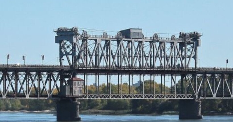 У Кременчуці відновили рух мостом після російського удару 