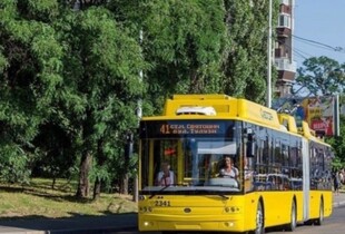 У Києві через ворожу атаку змінили рух громадського транспорту: деталі