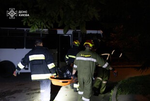 Удар по Києву: з-під завалів дістали тіло ще однієї людини