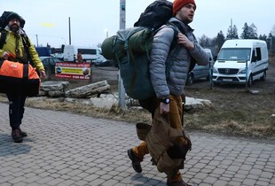 Російські ЗМІ поширюють фейк про масовий виїзд українських чоловіків - ЦПД