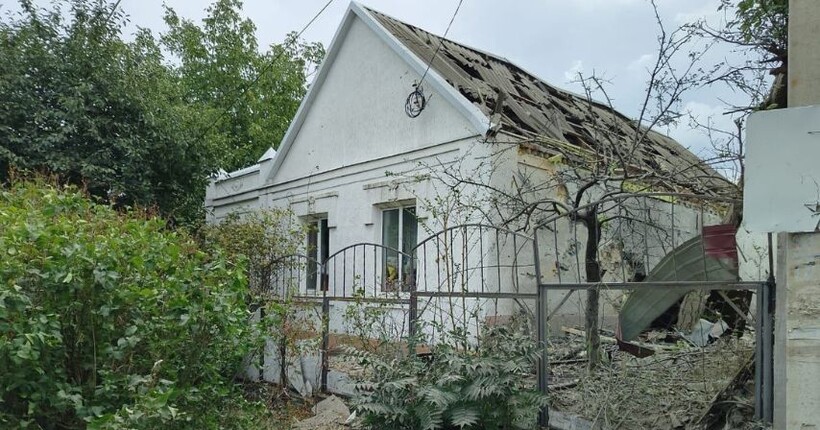 На Дніпропетровщині під ворожі обстріли потрапили будинки, автобус і будинок культури (фото)