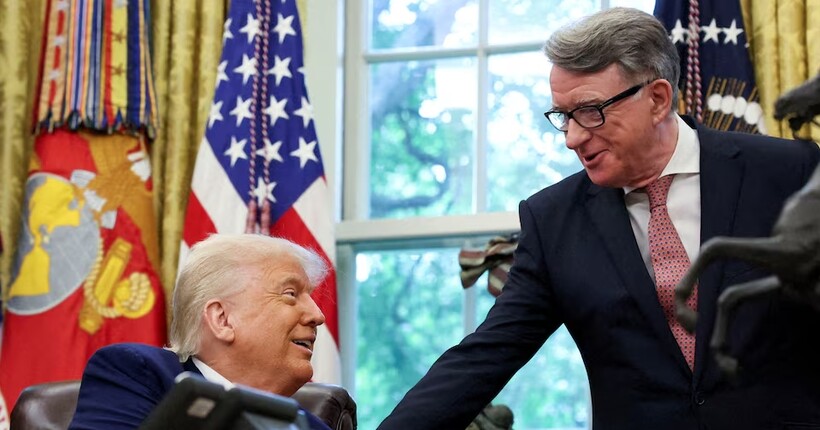 Британський посол у США Пітер Мандельсон шкодує через стосунки з Джеффрі Епштейном