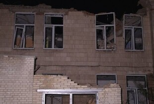 В ДСНС показали наслідки удару рф по навчальному закладі у Сумах (фото)