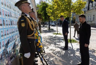 Президенти України та Фінляндії поклали квіти до Стіни пам’яті загиблих захисників у Києві