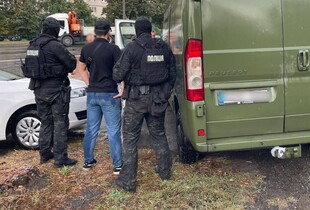 У Києві жінка незаконно продавала автівки для ЗСУ
