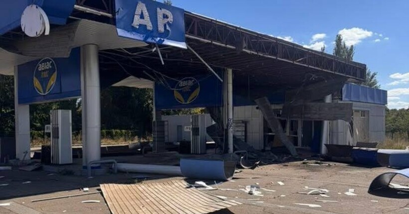 Окупанти завдали удару по трьох АЗС у Краматорську: є поранена (фото)