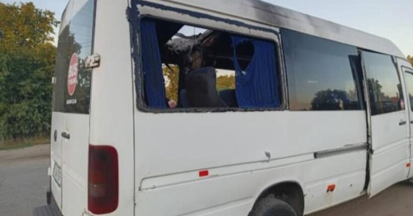 Атака на Запорізьку область: у Пологівському районі росіяни вдарили по мікроавтобусу та ще одній громаді