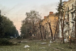Росіяни трьома ФАБами вдарили по центру Краматорська: фото наслідків