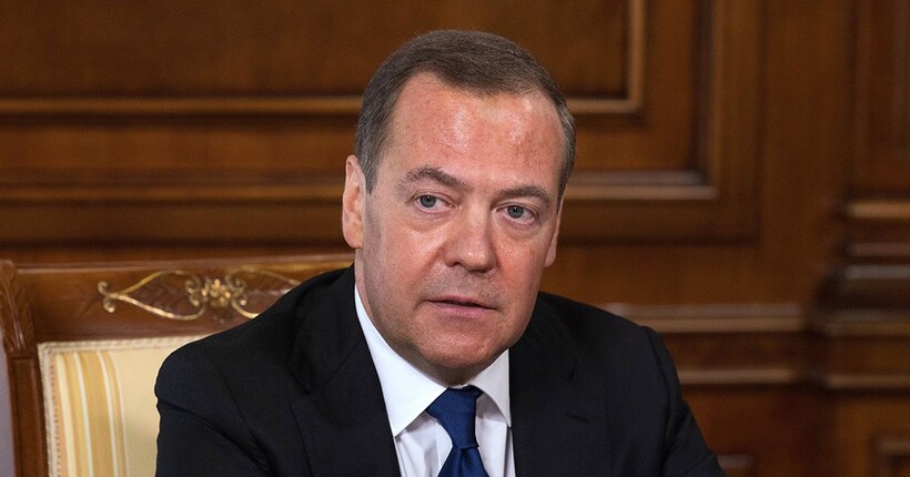 Медведєв знову пригрозив війною з НАТО через збивання дронів над Україною