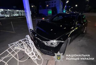 У Києві 18-річний працівник автомийки викрав BMW клієнта та розбив його