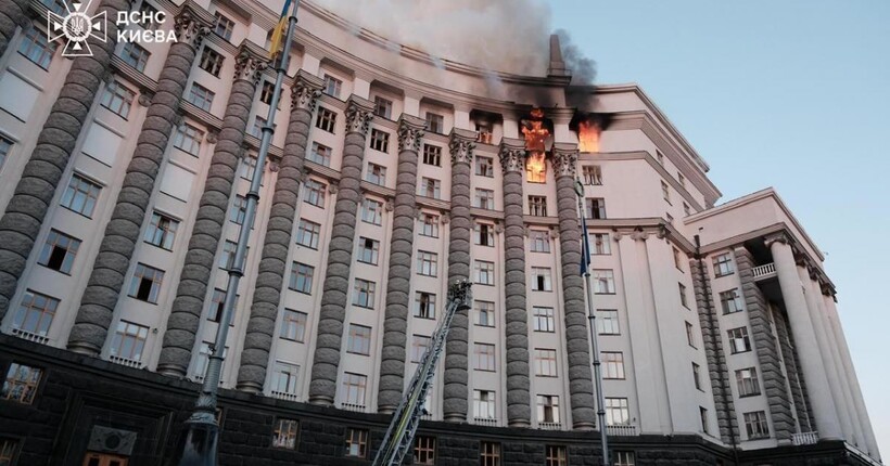 Якби ракета вибухнула, половину будівлі було б зруйновано: Зеленський прокоментував атаку рф на Кабмін