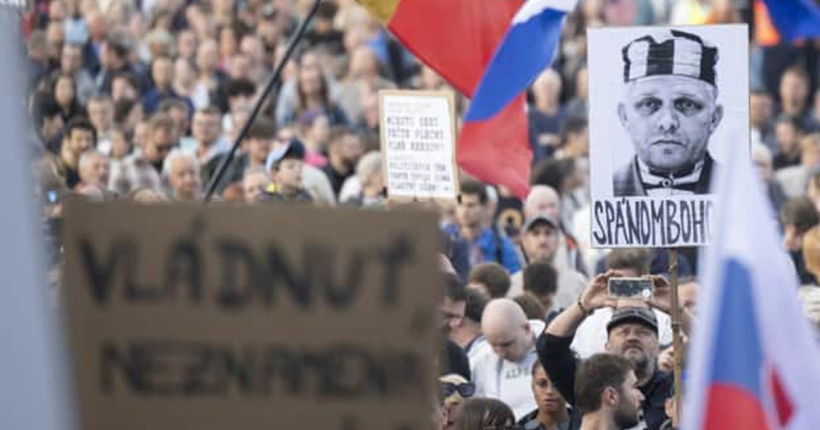 Протести охопили 16 міст Словаччини через політику прем'єра Фіцо