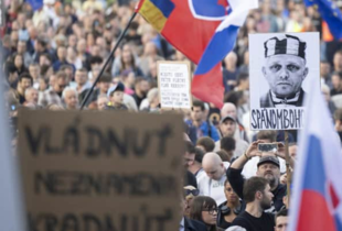 Протести охопили 16 міст Словаччини через політику прем'єра Фіцо