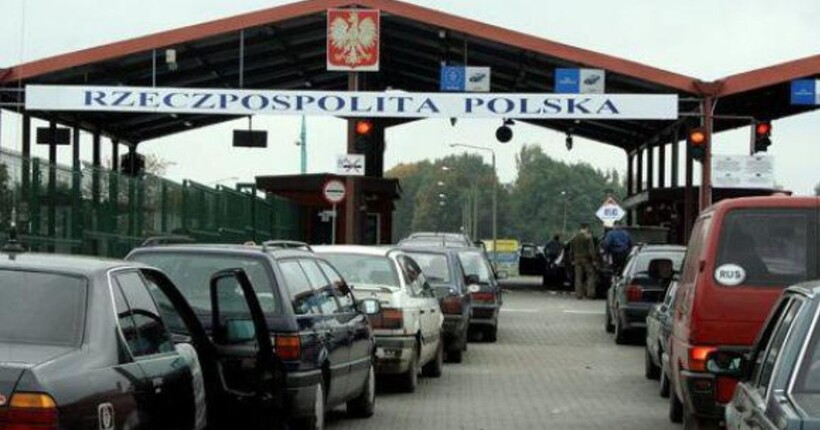 На кордоні з Польщею почали знімати біометрію з українців: що відомо