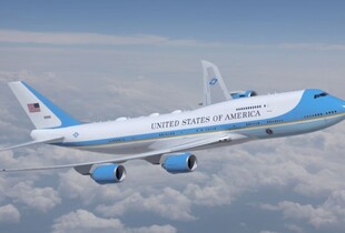 Літак з Трампом на борту ледь розминувся з пасажирським бортом Airbus