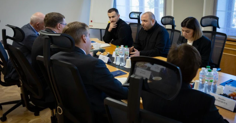 Умєров обговорив з представником НАТО гарантії безпеки та фінансування озброєння для України
