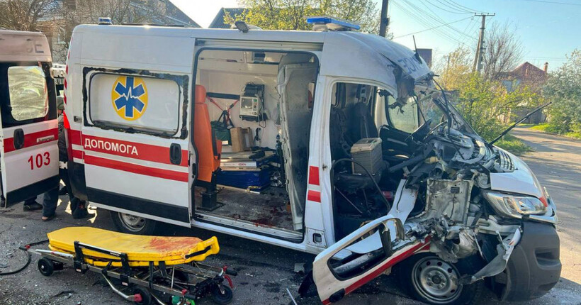На Херсонщині окупанти пошкодили або знищили близько 30 авто швидкої – ОВА