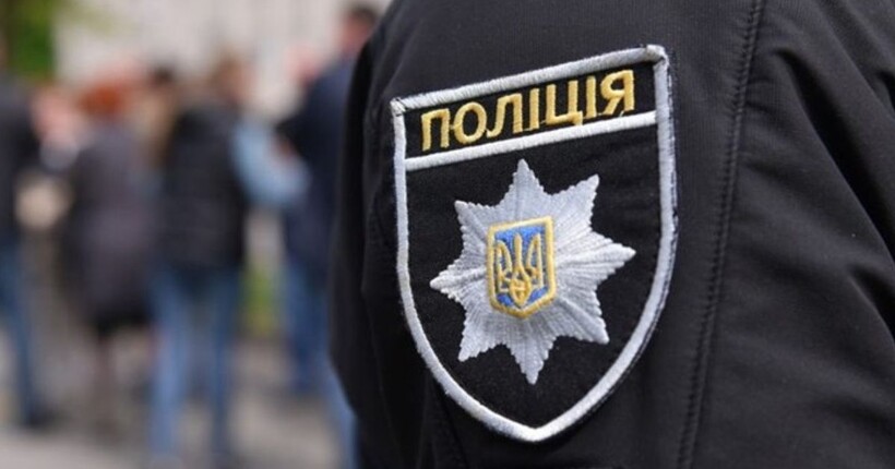 У Харкові чоловік вирвав з вух 74-річної жінки золоті сережки