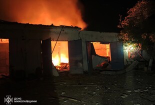 Армія рф атакувала Миколаїв балістикою і дронами: в ДСНС показали наслідки