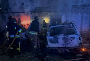 Удар по Запоріжжю: під завалами зруйнованого будинку перебуває людина